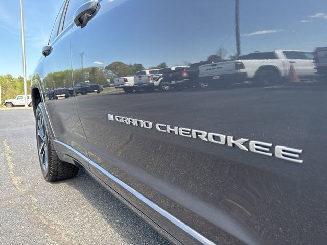 2022 Jeep Grand Cherokee Overland - Photo 16