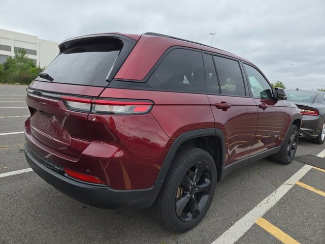 2023 Jeep Grand Cherokee Laredo photo 4