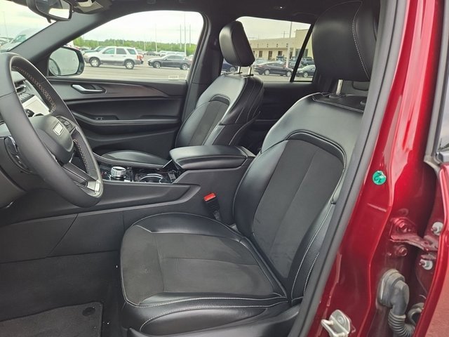 2023 Jeep Grand Cherokee Laredo photo 2
