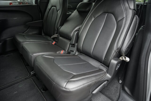 2026 Chrysler Pacifica Select - Photo 40