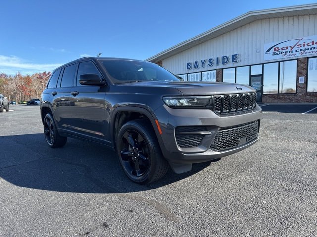 2022 Jeep Grand Cherokee Laredo photo 2
