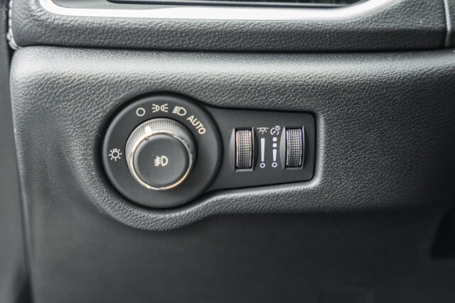 2026 Chrysler Pacifica Select - Photo 50