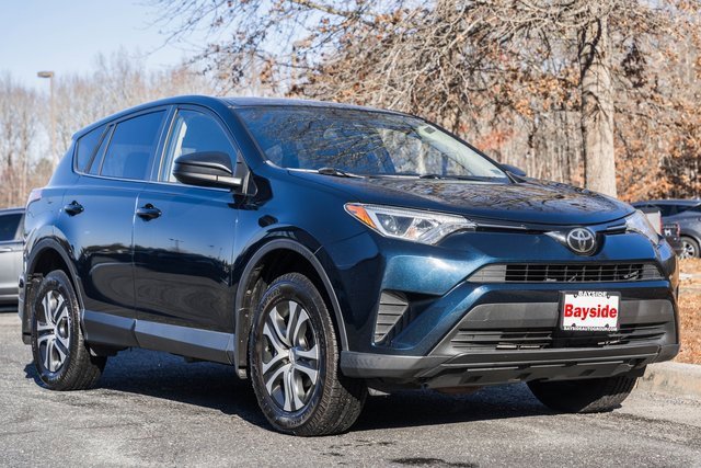 2018 Toyota RAV4 LE photo 2
