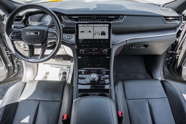 2022 Jeep Grand Cherokee Overland photo 3