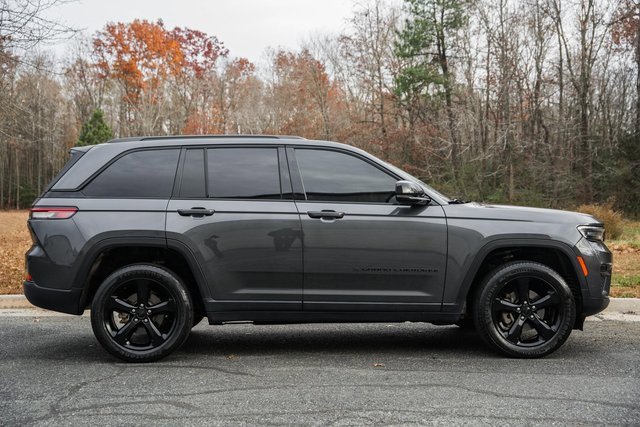 2022 Jeep Grand Cherokee Laredo photo 4