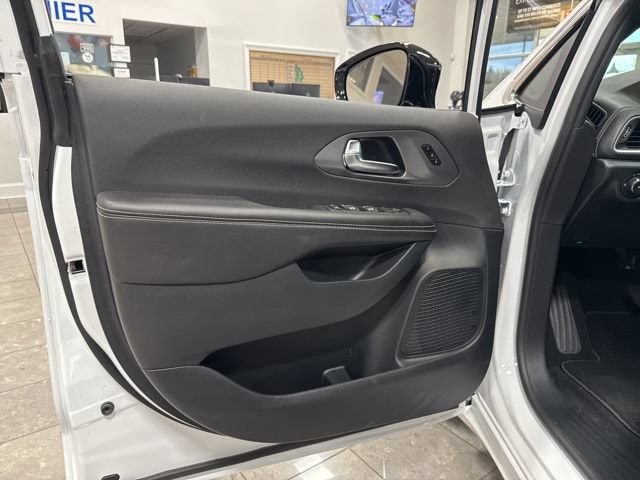 2026 Chrysler Pacifica Select - Photo 26