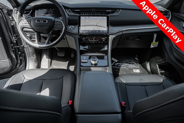 2025 Jeep Grand Cherokee L photo 2
