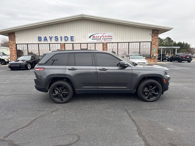 2022 Jeep Grand Cherokee Laredo photo 4