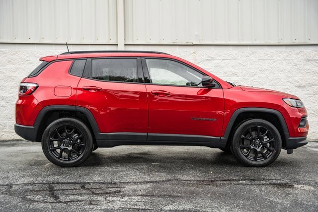 2026 Jeep Compass Latitude Altitude photo 3