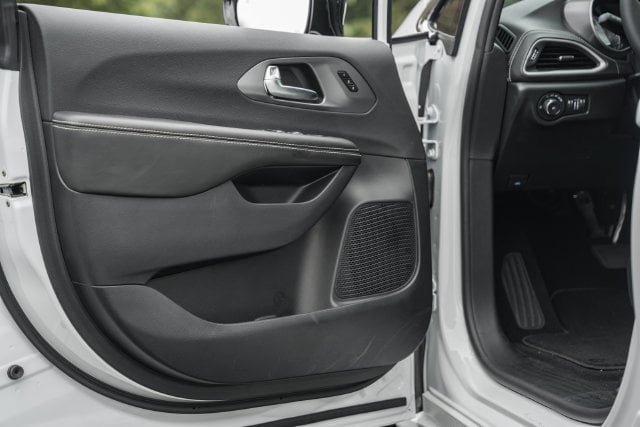 2026 Chrysler Pacifica Select - Photo 47