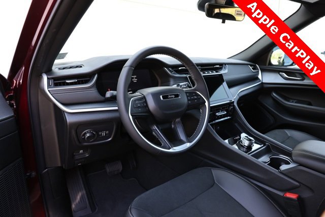 2025 Jeep Grand Cherokee Altitude photo 3