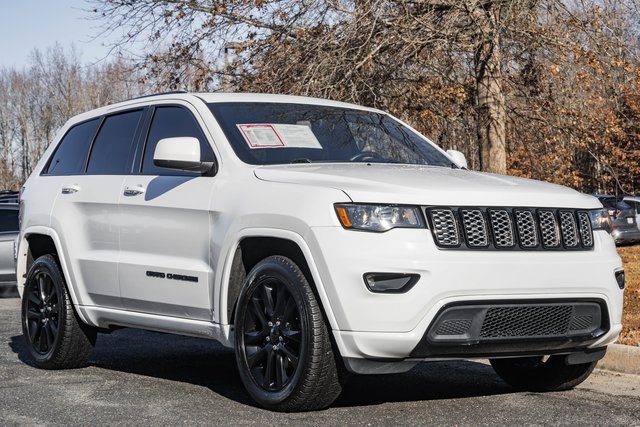 2018 Jeep Grand Cherokee Laredo photo 2