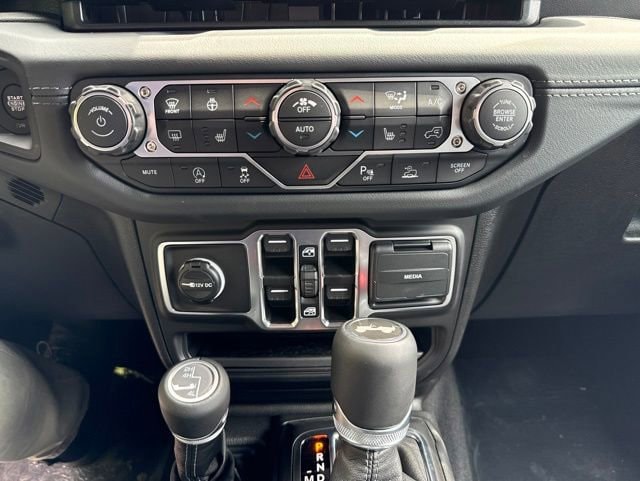2026 Jeep Wrangler 4-Door Sahara - Photo 40