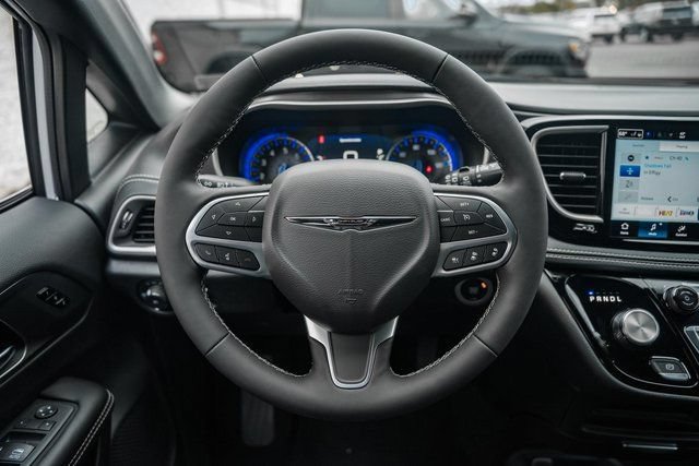 2026 Chrysler Pacifica Select - Photo 38