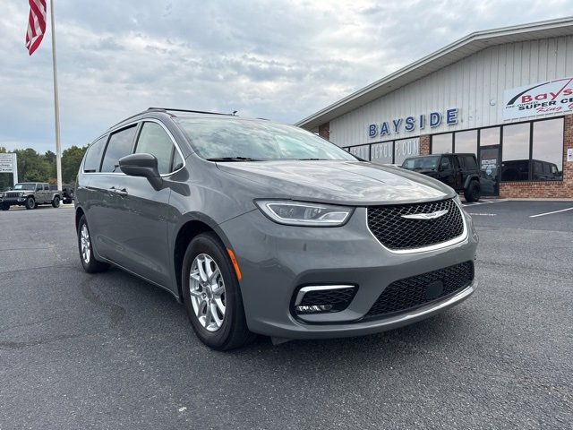 2022 Chrysler Pacifica Touring L photo 2