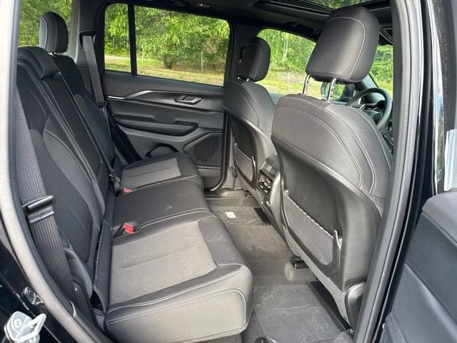 2025 Jeep Grand Cherokee Laredo - Photo 11