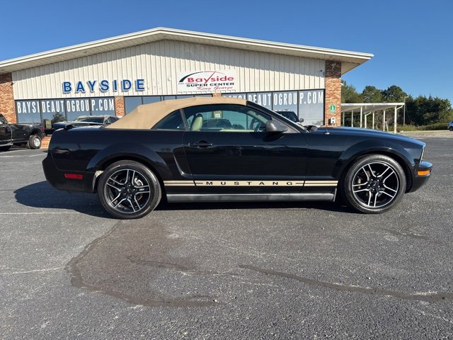 2005 Ford Mustang Convertible V6 Premium photo 4