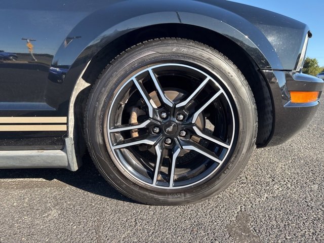 2005 Ford Mustang Convertible V6 Premium photo 3