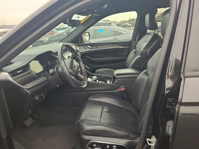 2021 Jeep Grand Cherokee Overland photo 2