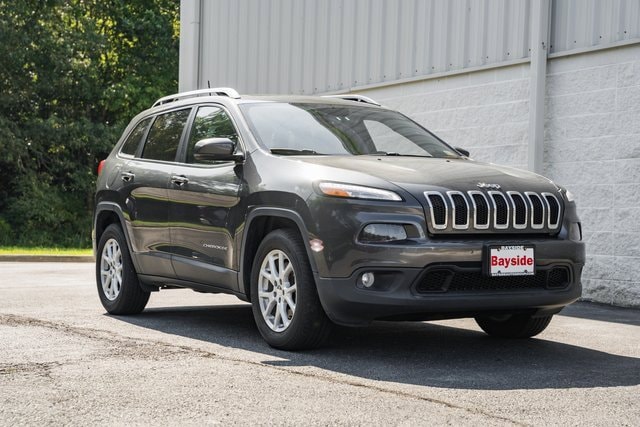 Used 2017 Jeep Cherokee Latitude with VIN 1C4PJMCS6HW589385 for sale in King George, VA