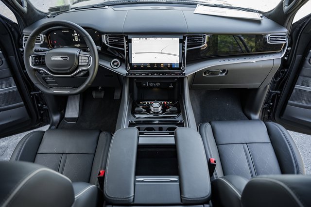 2024 Jeep Grand Wagoneer L photo 3