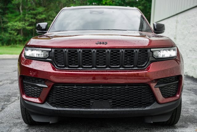 2023 Jeep Grand Cherokee Laredo Altitude X photo 2