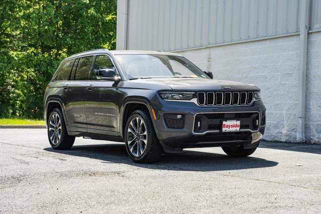 2022 Jeep Grand Cherokee Overland photo 2