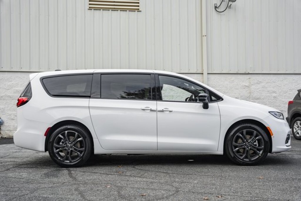 New 2026 Chrysler Pacifica SELECT Passenger Van