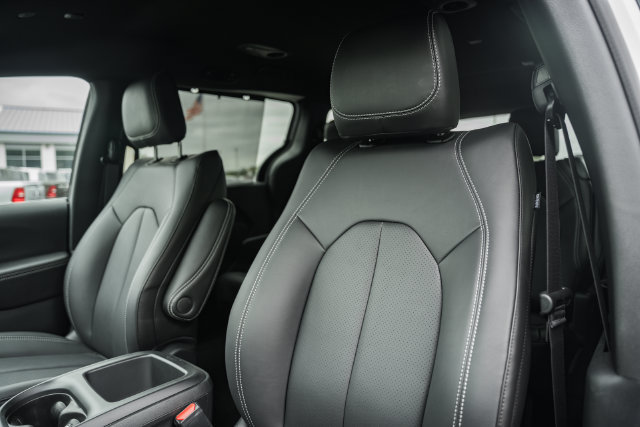 2026 Chrysler Pacifica Select - Photo 45