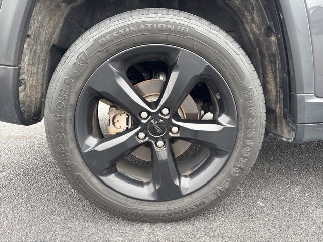 2022 Jeep Grand Cherokee Laredo photo 3