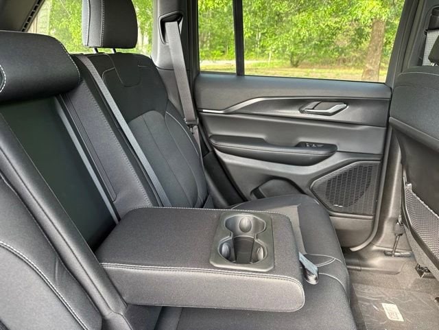 2025 Jeep Grand Cherokee Laredo - Photo 30