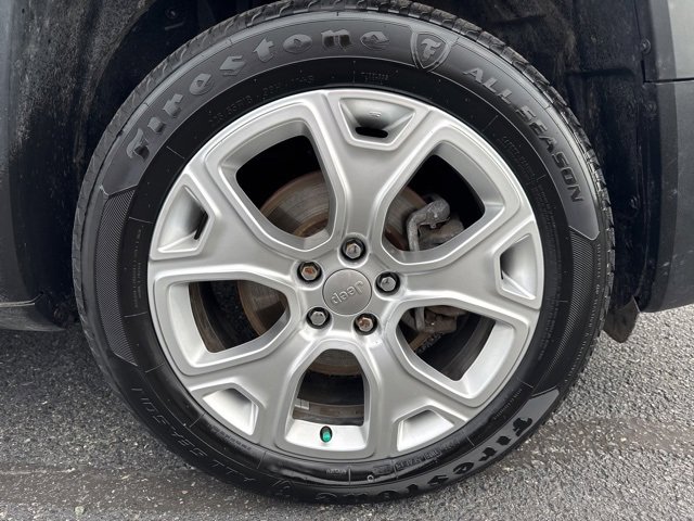 2019 Jeep Renegade Latitude photo 2