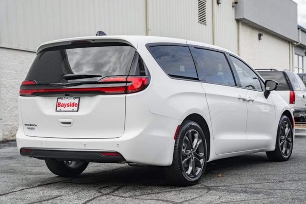 New 2026 Chrysler Pacifica SELECT Passenger Van