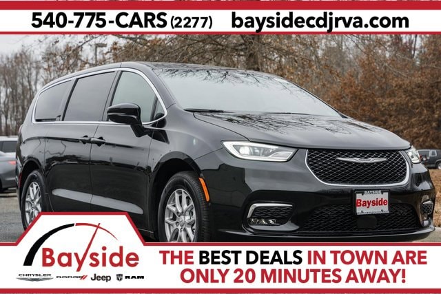 2026 Chrysler Pacifica Select's photo