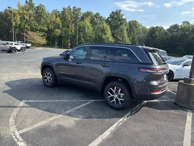2025 Jeep Grand Cherokee Limited photo 2