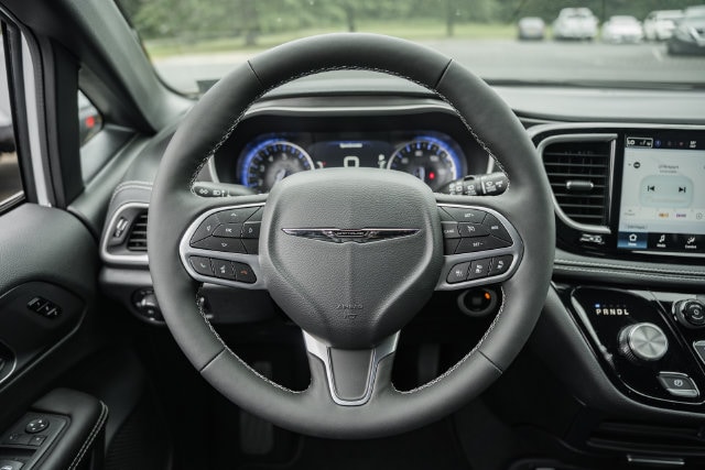 2026 Chrysler Pacifica Select - Photo 36