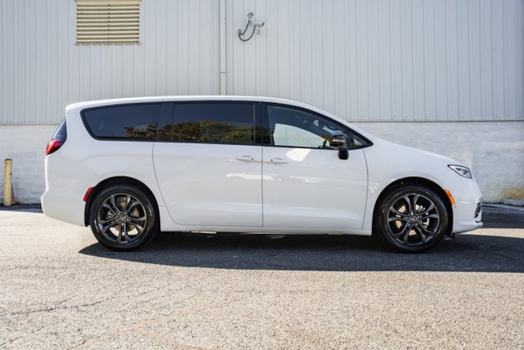 New 2026 Chrysler Pacifica SELECT Passenger Van