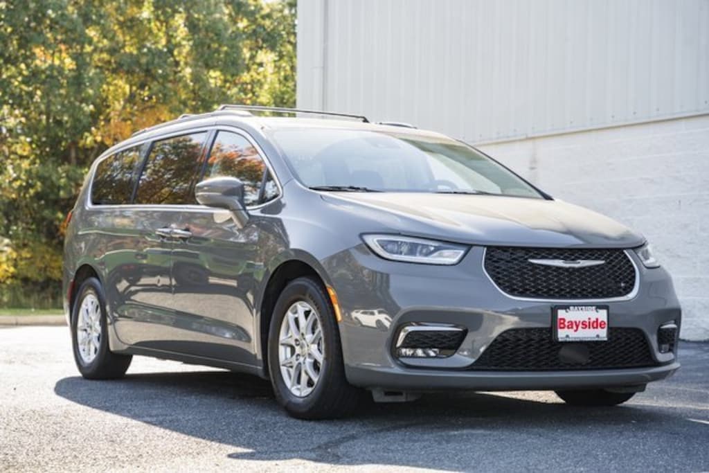 Used 2022 Chrysler Pacifica Touring L Van Passenger Van