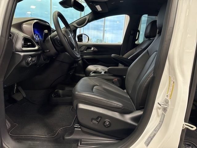 2026 Chrysler Pacifica Select - Photo 22