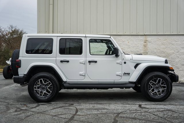 2026 Jeep Wrangler Sahara photo 4
