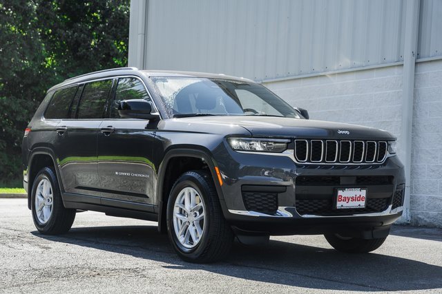 2025 Jeep Grand Cherokee Laredo photo 2
