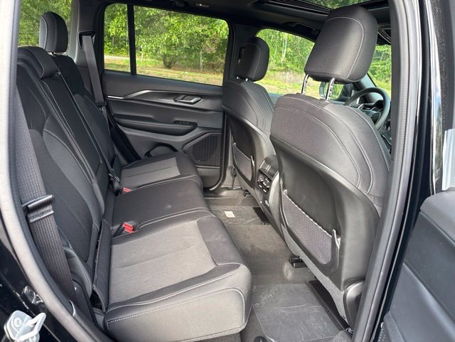 2025 Jeep Grand Cherokee Laredo - Photo 11