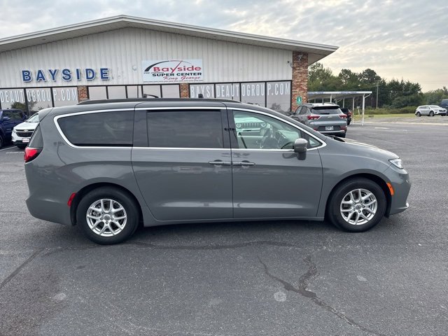 2022 Chrysler Pacifica Touring L photo 3