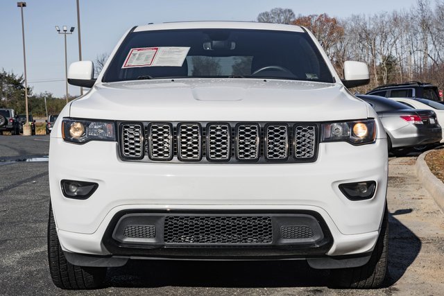 2018 Jeep Grand Cherokee Laredo photo 3