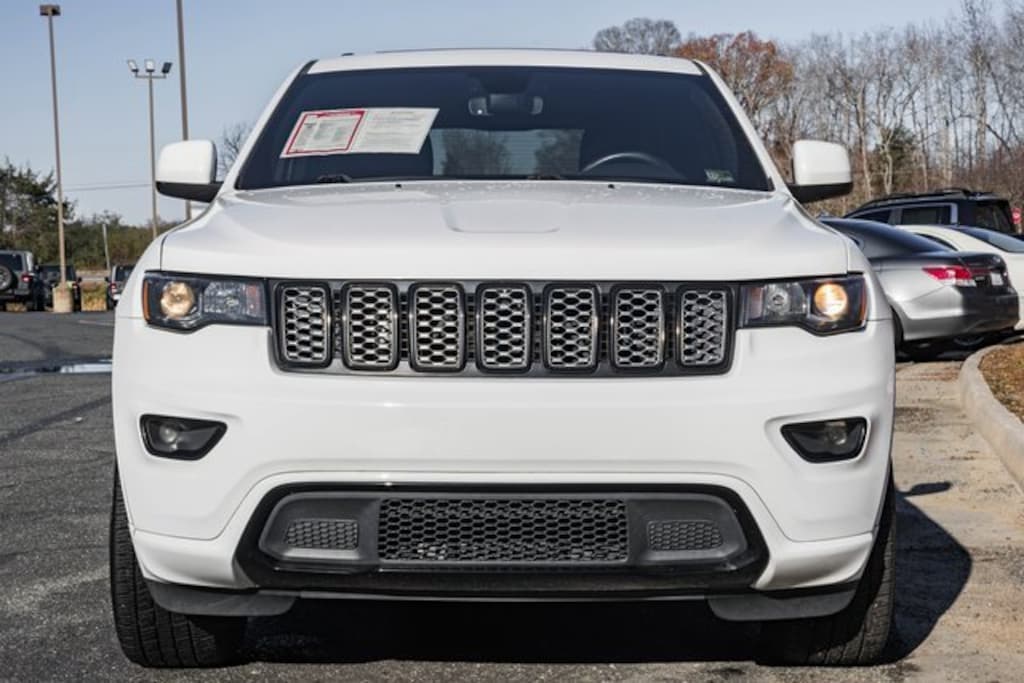 Used 2018 Jeep Grand Cherokee Laredo 4x4 SUV