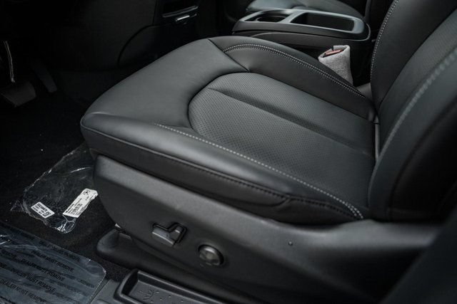 2026 Chrysler Pacifica Select - Photo 43