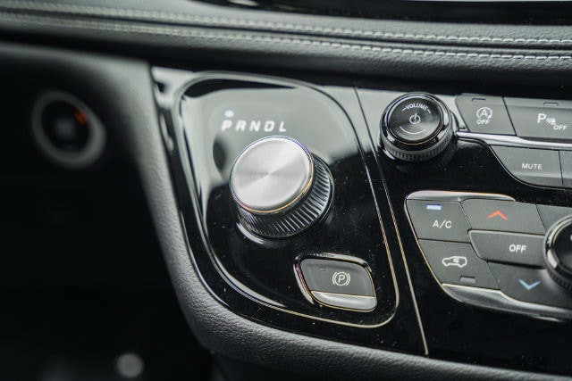2026 Chrysler Pacifica Select - Photo 31