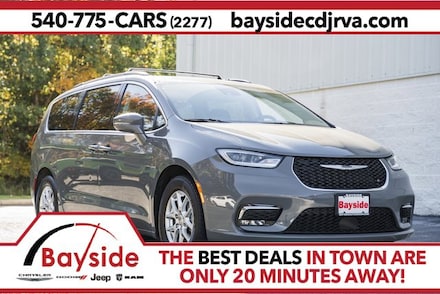 2022 Chrysler Pacifica Touring L Van Passenger Van