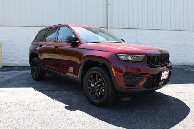 2025 Jeep Grand Cherokee Altitude photo 2