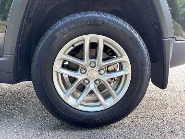 2025 Jeep Grand Cherokee Laredo - Photo 16